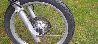 Kawasaki kmx 125 - 9