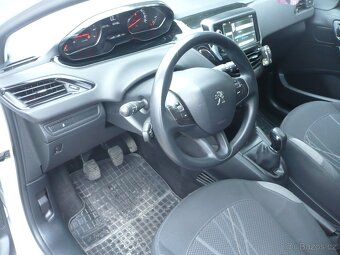 Peugeot  208 1.2 i - 9