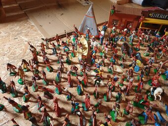 INDIÁNI A KOVBOJOVÉ Z NDR  320ks - 9