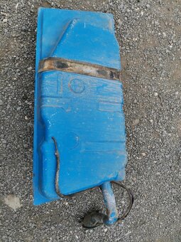 Volkswagen Polo II 1.3i 40kW coupe rok 1992 - 9