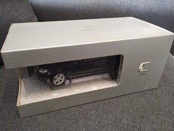 Mercedes Benz C class Wagon 1/18 - 9