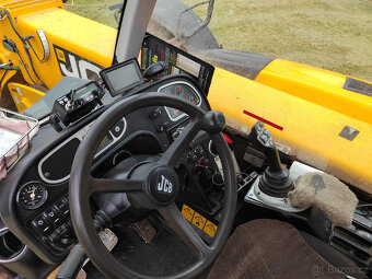 Teleskopický manipulátor JCB 550-80 Agri Plus - 9