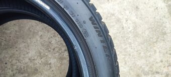 235/45/18 Pirelli Sottozero 3 Winter, DOT 3323,  7.5-7.0mm. - 9