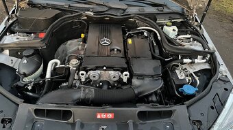 MERCEDES-BENZ W204,C180 SERVISNÍ KNIHA. - 9