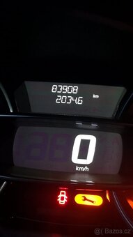 Renault Clio 1.2 benzín 2017 lehká havarie - 9