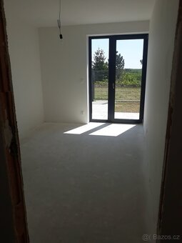 3+kk, terasa se záhony, sklepní kóje - Mokrá Horákov - 9