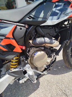 Ducati Hypermotard 698 RVE, ČR, TOVÁRNÍ ZÁRUKA, RAKETA - 9