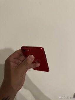Apple iPhone SE 20 64GB červený - 9