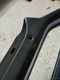 Škoda Forman plasty zadních sloupků - 9