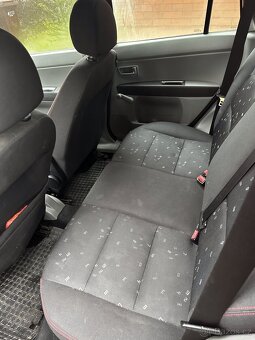 Mazda 2, spíš na náhradní díly - 9