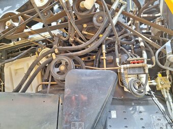 NEW HOLLAND CR9.80 + NEW HOLLAND 30G HEADER - 9