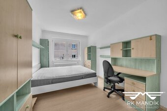 Prodej rodinného domu s garáží dílnou a zahradou - Praha - K - 9