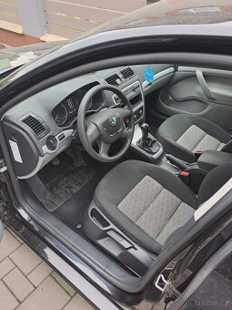 Prodám Škoda Octavia 2 Facelift 1.6 mpi 75kW Liftback - 9