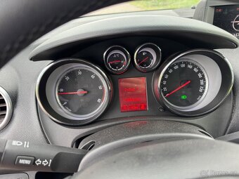 Opel Meriva B 180t km 1.7d automat klepou vstriky bily kour - 9