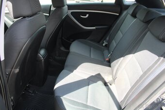 Hyundai i30 1,4 CVVT NOVÉ V ČR,TRIKOLOR,2012 - 9