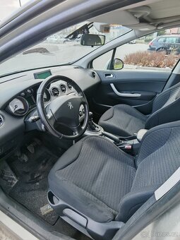 Peugeot 308 SW 1,6 HDI 80 kW, panorama, navigace - 9