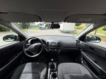 HYUNDAI I30 SW COMBI 1.4i----2011----NOVE V CR----- - 9