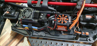 Arrma Fireteam 6S BLX 1:7 4WD RTR bílá - NOVÉ - 9
