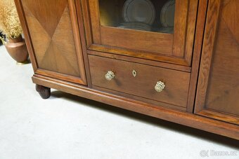 Klasická knihovna z masivního dubového dřeva VITRINA - 9