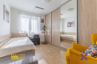 Prodej bytu 3+kk 65 m2 s vlastní zahradou 127 m2 a dvěmi stá - 9