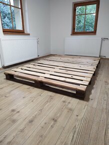 DŘEVĚNÁ POSTEL Z OPRACOVANÝCH PALET 140x200 - 9