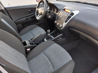 Kia Ceed Kombi 1.4 16V 77kW registrace 12/2011 Nová STK - 9