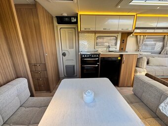 LUXUSNÍ CELOROČNÍ KARAVAN LUNR CLUBMAN ES r.v 2018 - 9