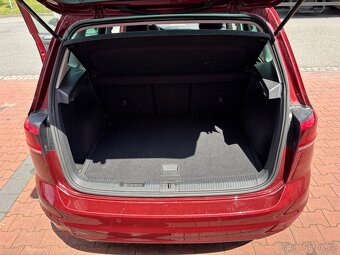 VW GOLF Sportsvan 1.5 TSI DSG 1. majitel park. kamera, tažné - 9