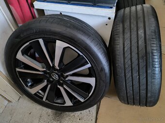 ALU kola Toyota Yaris 5x114,3 R18 Originál,pneu Goodyear 98% - 9