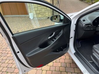 Hyundai i30 Kombi 1.5 T-GDi MHEV DCT Style, 117 kW, r. 2022 - 9