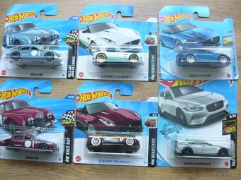 AUTÍČKA HOT WHEELS - 9