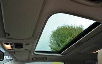 BMW E92 320i / 125 kW / 2. MAJITEL / SKVĚLÝ STAV - 9
