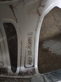 Zimní sada originálních AL kol Audi pneu 215/55 R17 - 9