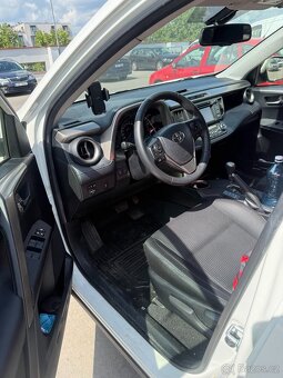 Toyota RAV4 (XA4) 2.2, 110 kW, Naftový, 4x4 - 9