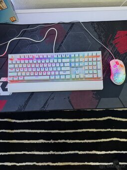 🎮 Kompletní herní setup - 9