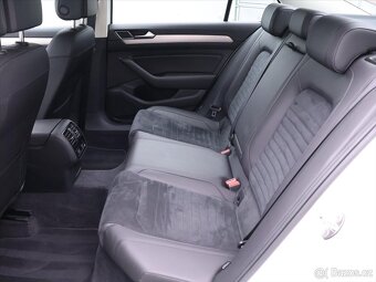 Volkswagen Passat 2,0 TSI 200kW DSG CZ R-line DPH (2019) - 9
