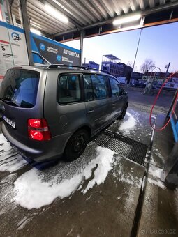 VW Touran s benzinovým motorem 1.4 TSI - 9