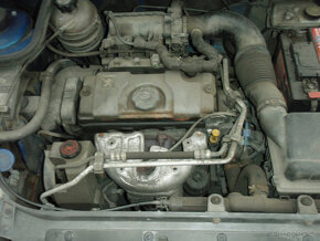 PEUGEOT 206 HATCHBACK 1.4i 8V KFW 55kW rv 2004 Facelift - 9