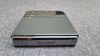 Samsung Galaxy Z Flip 4 8/256GB s chybou LCD - 9