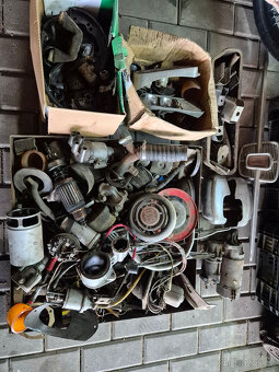 fiat 600 motor + díly (prodam jako celek) - 9