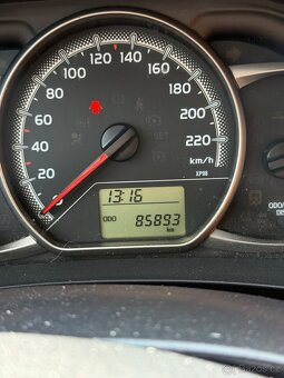 Toyota Yaris 1.3 - 9