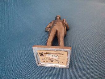 STAROŽITNÁ KOVOVÁ SOCHA V.I.LENINA. - 9