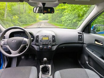 HYUNDAI i30 Combi 1.4 benzín ,80kW 2011 ČR ,1.majitel - 9