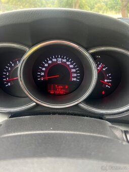 Kia Sorento 2.2 crdi manuál 119 tis km - 9