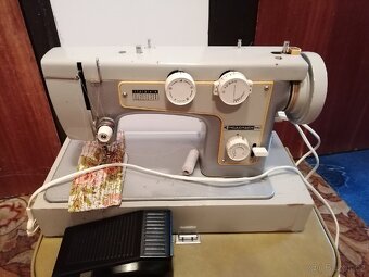Starožitný šicí stroj - 9