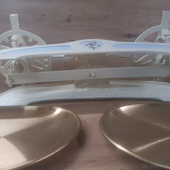 Staré kuchyňské váhy krémové - 9