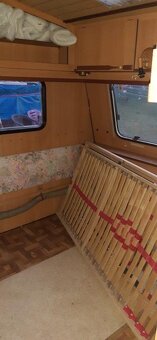 Karavan Dethleffs 460 na pevné stání - 9