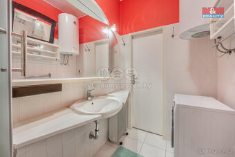 Pronájem bytu 2+kk, 37 m², Praha, ul. U kříže - 9