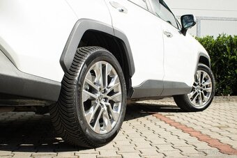 Toyota RAV4 2.5 HYBRID FULL VÝBAVA / AJ NA SPLÁTKY / - 9