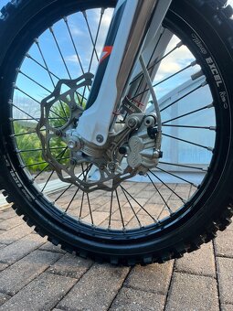KTM SX125 2022 výborný stav číst dokonce - 9